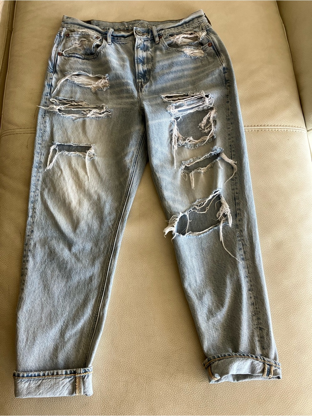 American Eagle Outfitters Light Blue Distressed Relaxed Jeans